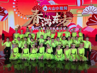 小熒星完美綻放春滿(mǎn)東方·2018東方衛(wèi)視春節(jié)晚會(huì)