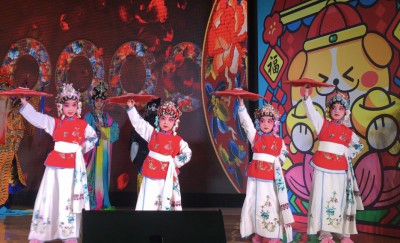 小熒星藝術(shù)團(tuán)受邀獻(xiàn)演兒福院新春聯(lián)歡會(huì)
