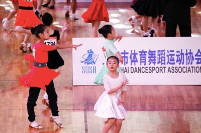 舞動(dòng)精彩 小熒星拉丁舞專(zhuān)業(yè)成績(jī)斐然