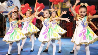 小熒星藝術(shù)團(tuán)精彩演出 拉開(kāi)上海旅遊節(jié)序幕