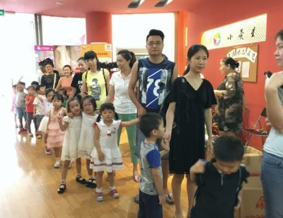 2017年秋季開(kāi)學(xué)第一天 孩子們步入新校區(qū)